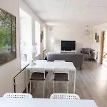 Bed & Breakfast Like House 9 A